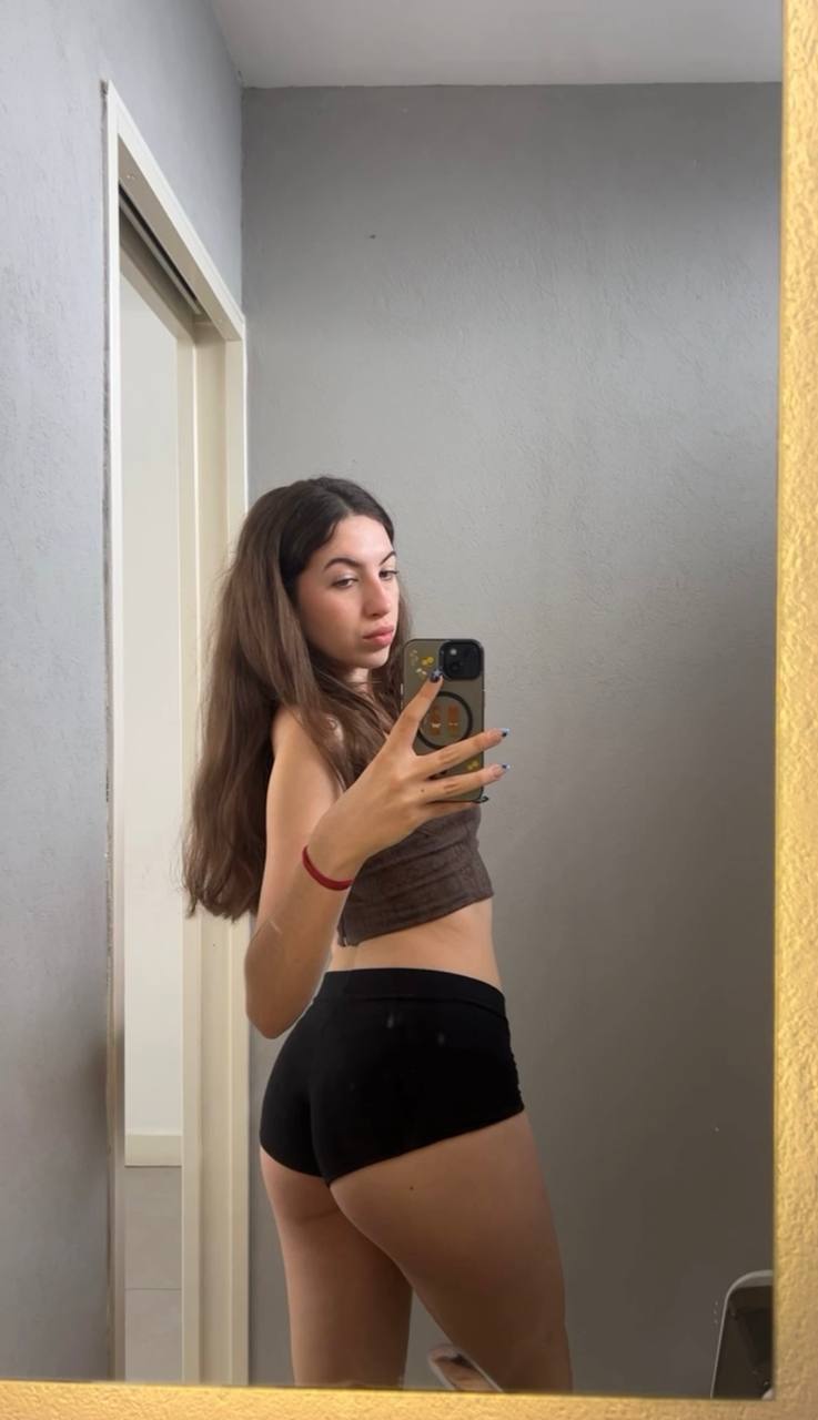 Amber in her underwear in Wuhu