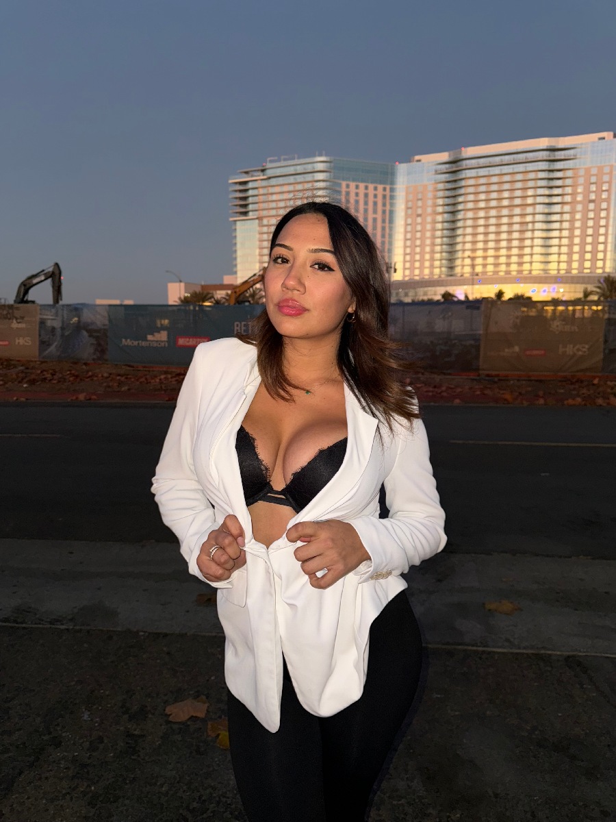 Take a pause and enjoy Ali Cruz — streaming from Wuhu