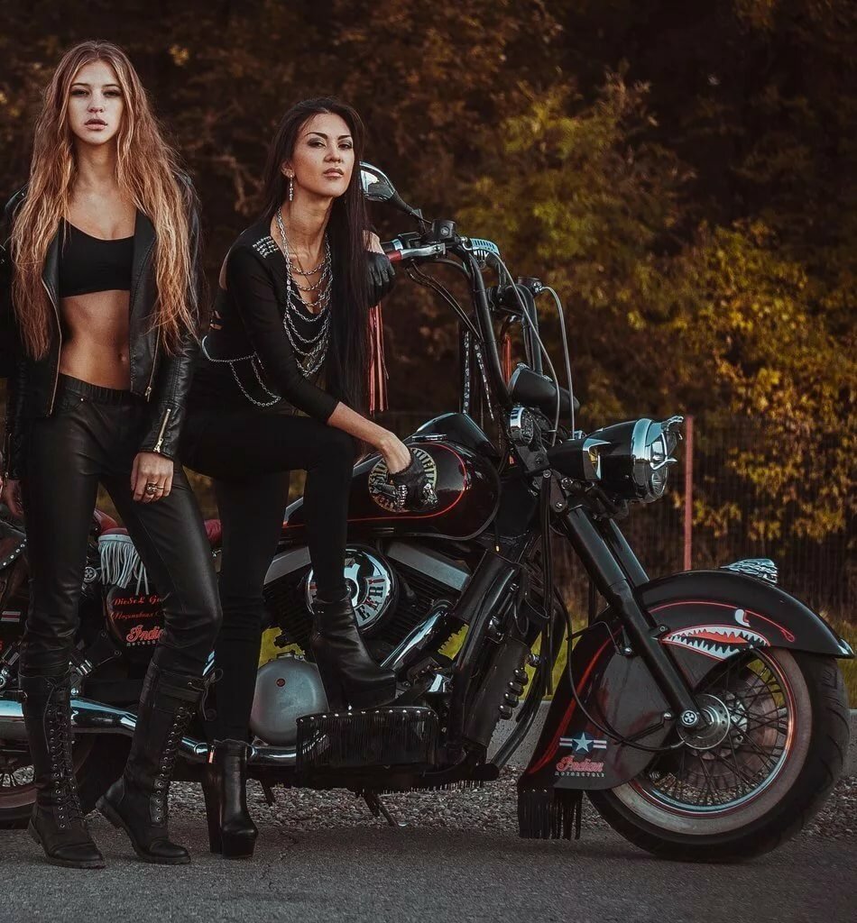 Beautiful girls and bikes in Wuhu
