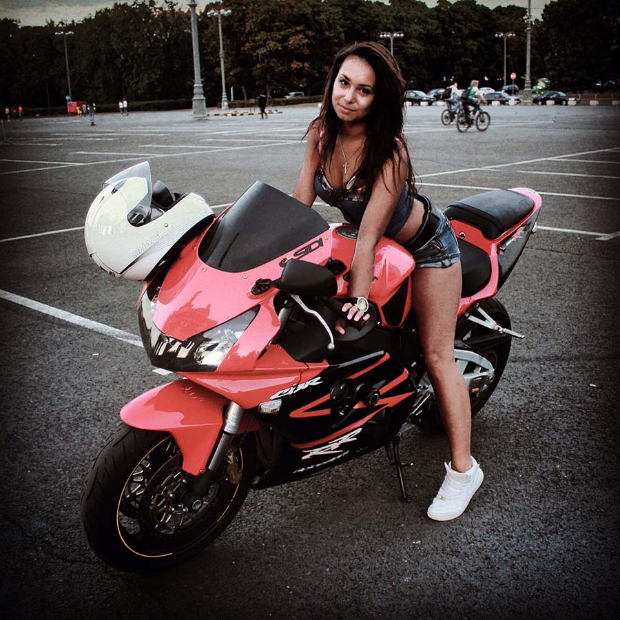 Brunettes on a motorcycle in Wuhu
