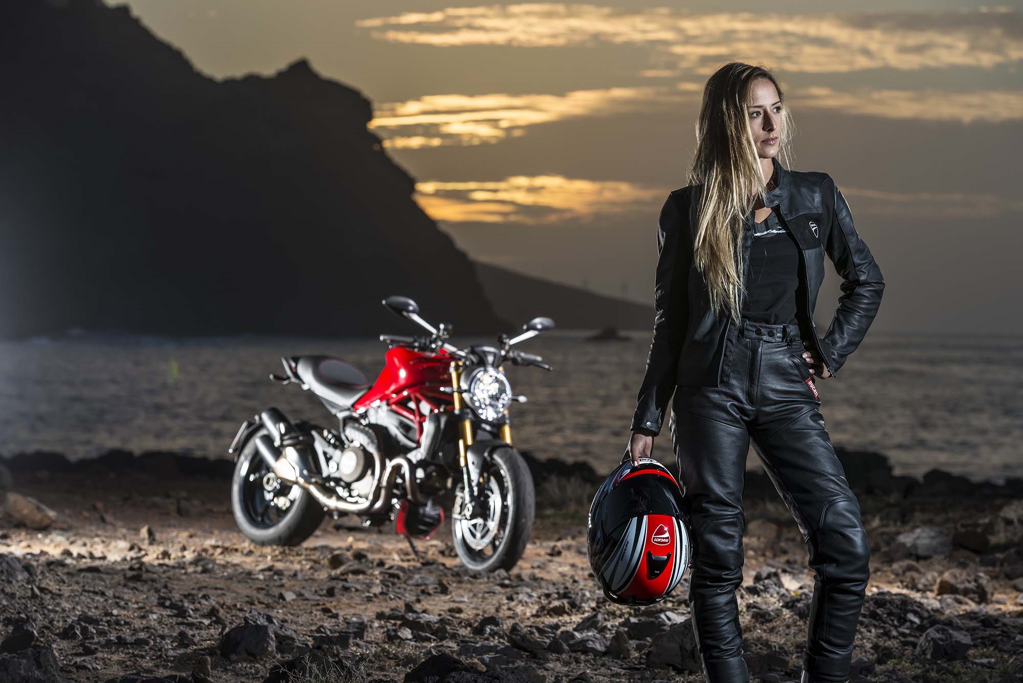 Beautiful girls and motorcycles in Wuhu