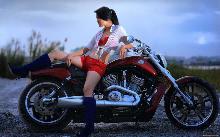 Beautiful girls and motorcycles in Wuhu