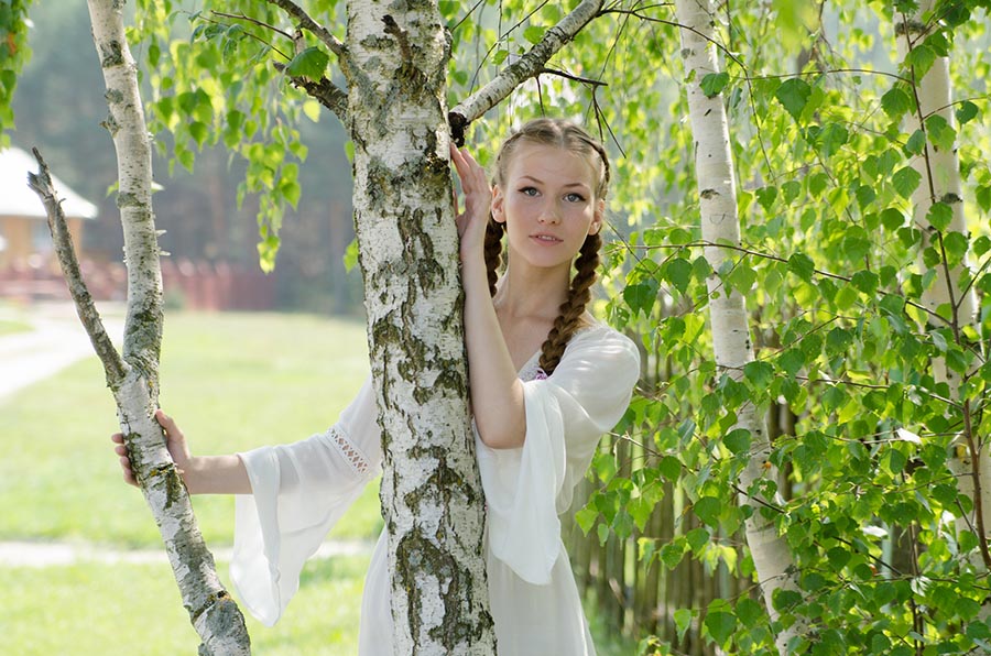 Women in Slavic costumes in Wuhu