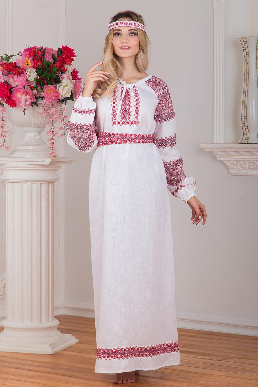 Women in Slavic costumes in Wuhu