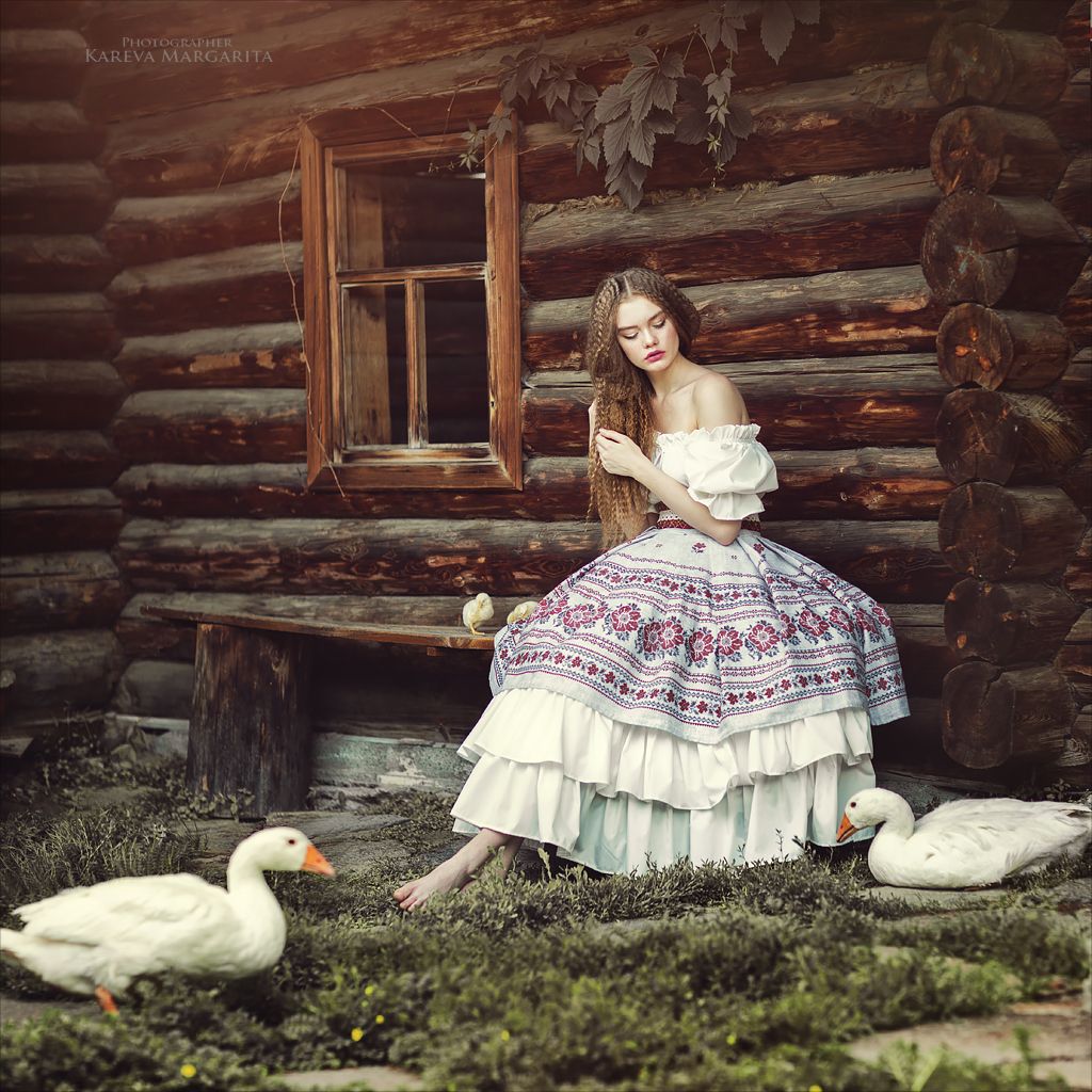 Women in Slavic costumes in Wuhu