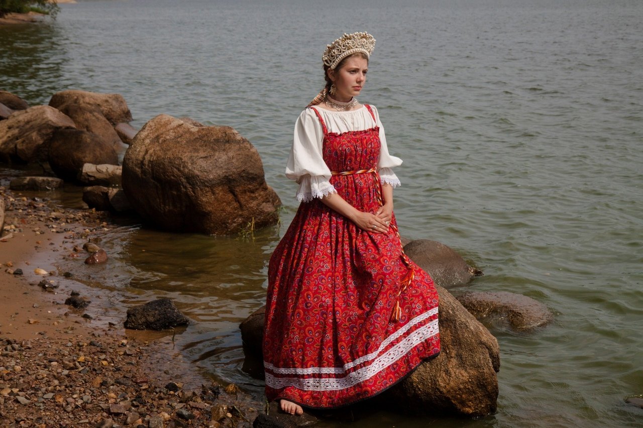 Women in Slavic costumes in Wuhu