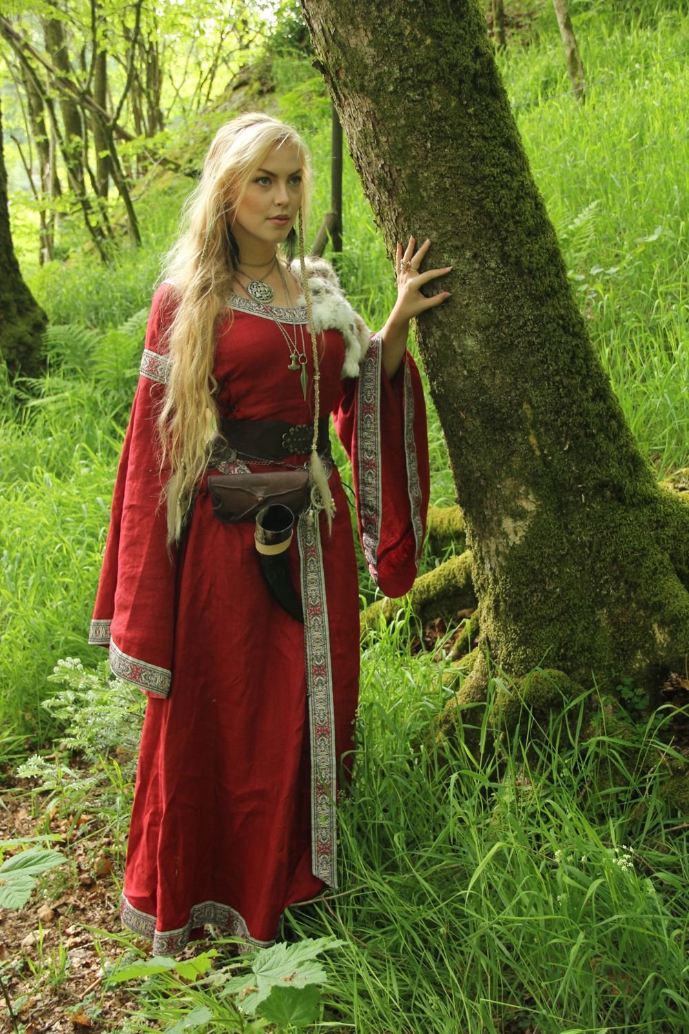 Women in Slavic costumes in Wuhu