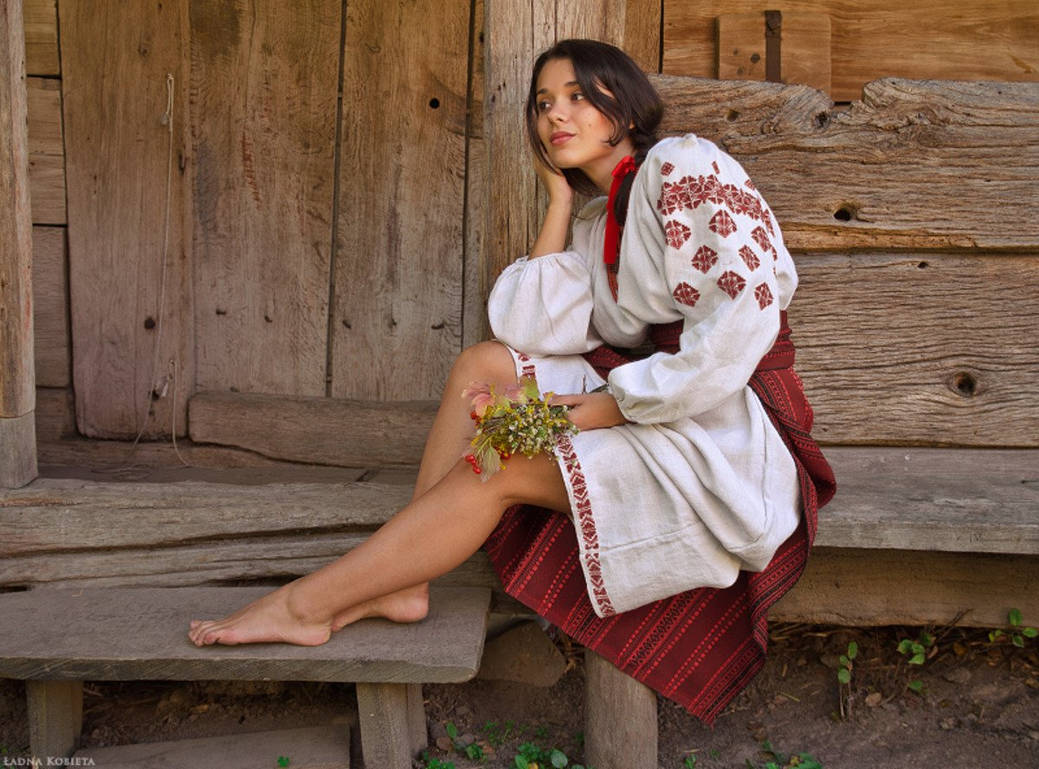 Women in Slavic costumes in Wuhu
