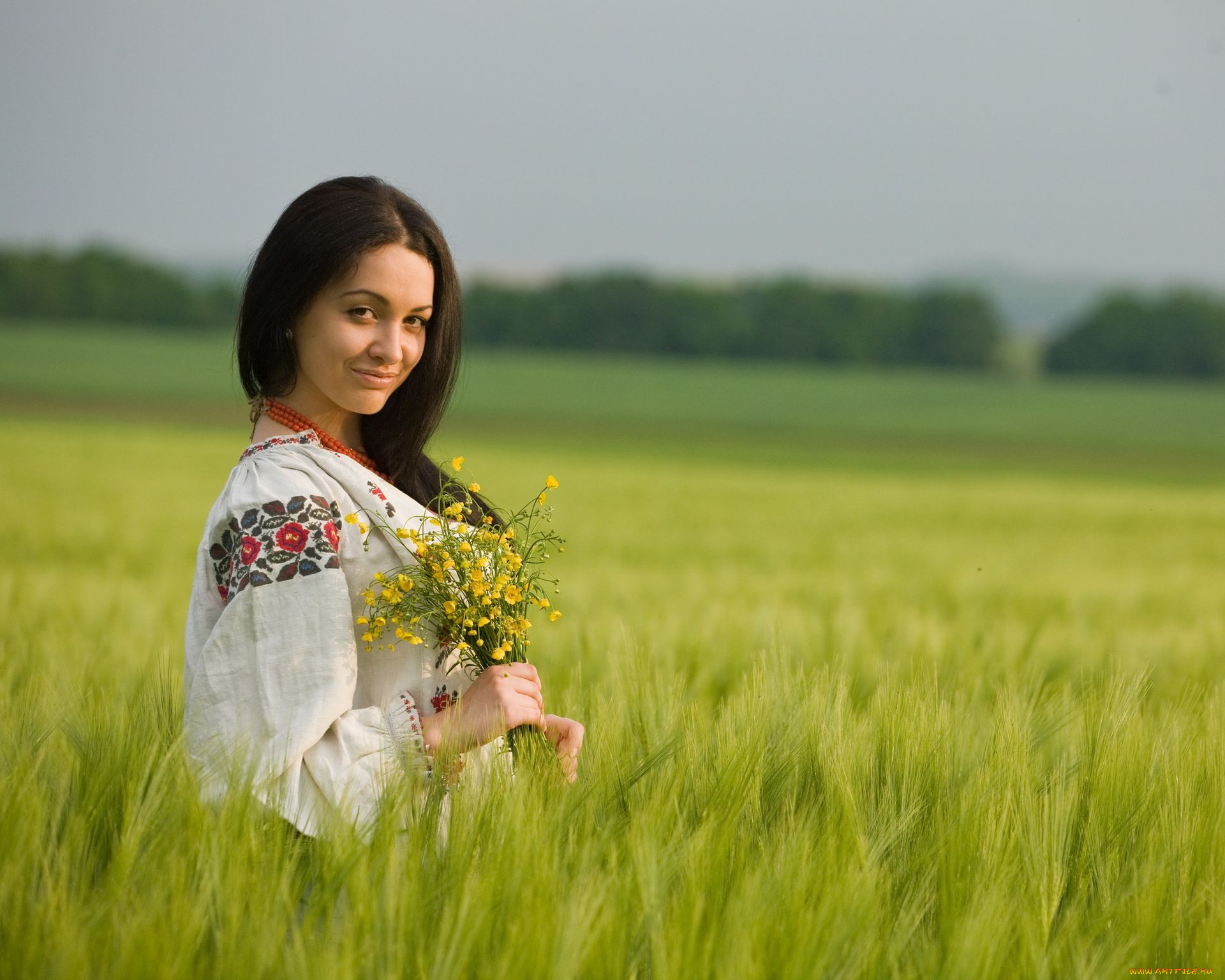 Women in Slavic costumes in Wuhu