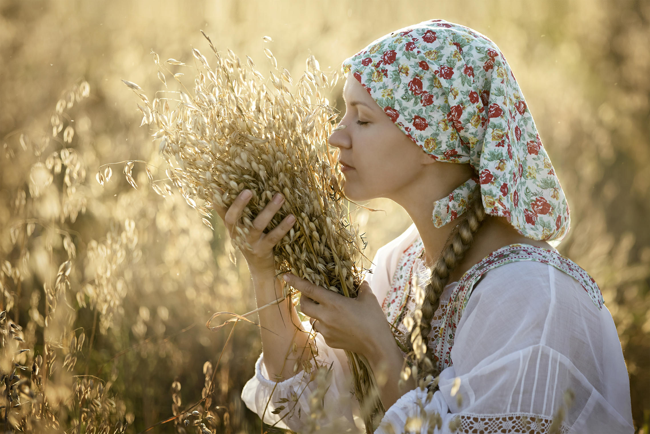 Photo Women in Slavic costumes in Wuhu