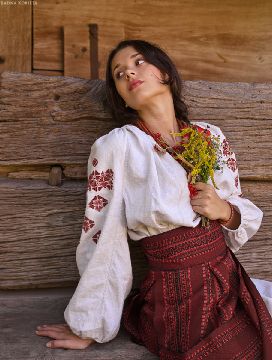 Girls in Slavic costumes in Wuhu