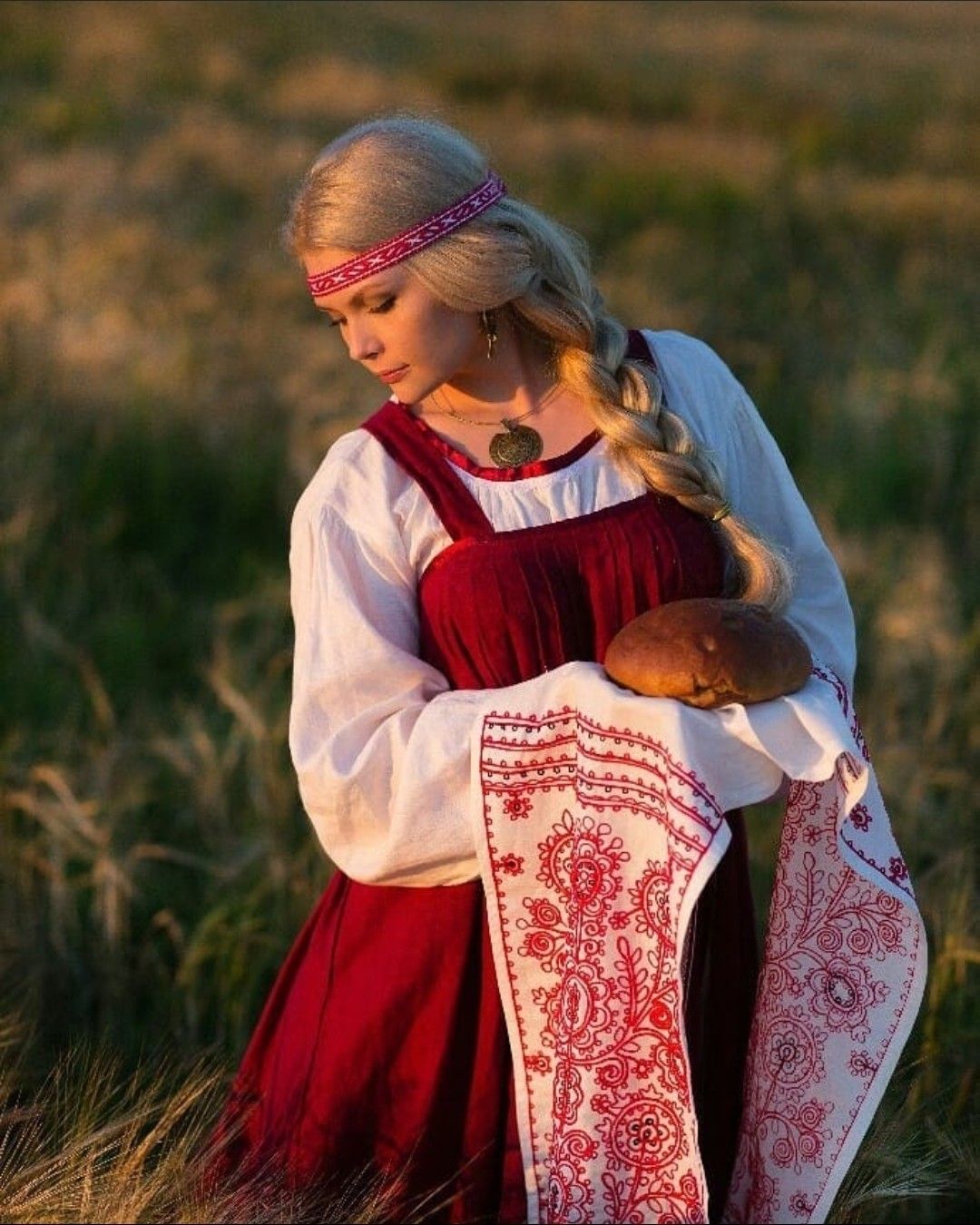 Girls in Slavic costumes in Wuhu