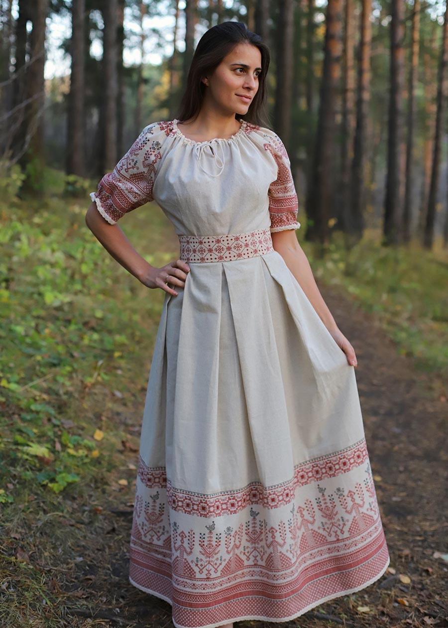 Girls in Slavic costumes in Wuhu