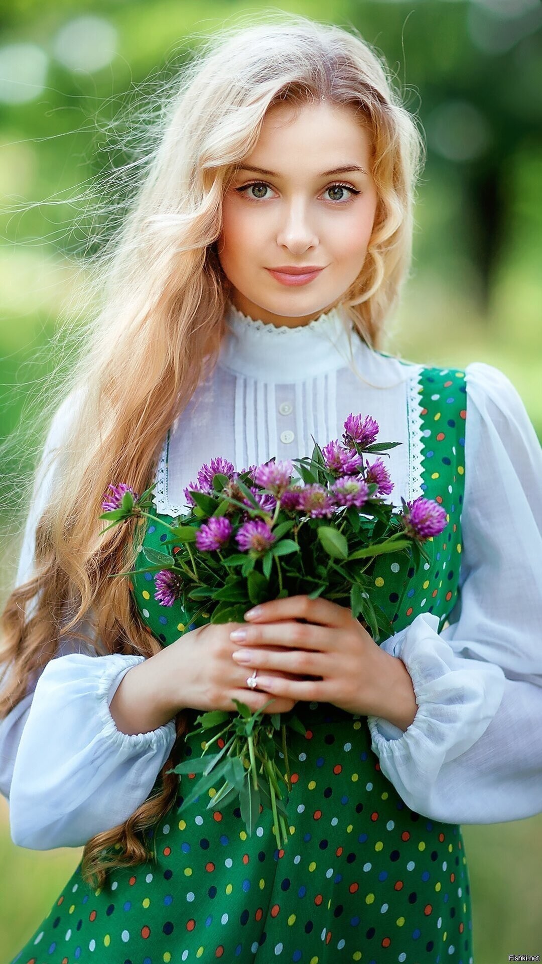 Girls in Slavic costumes in Wuhu