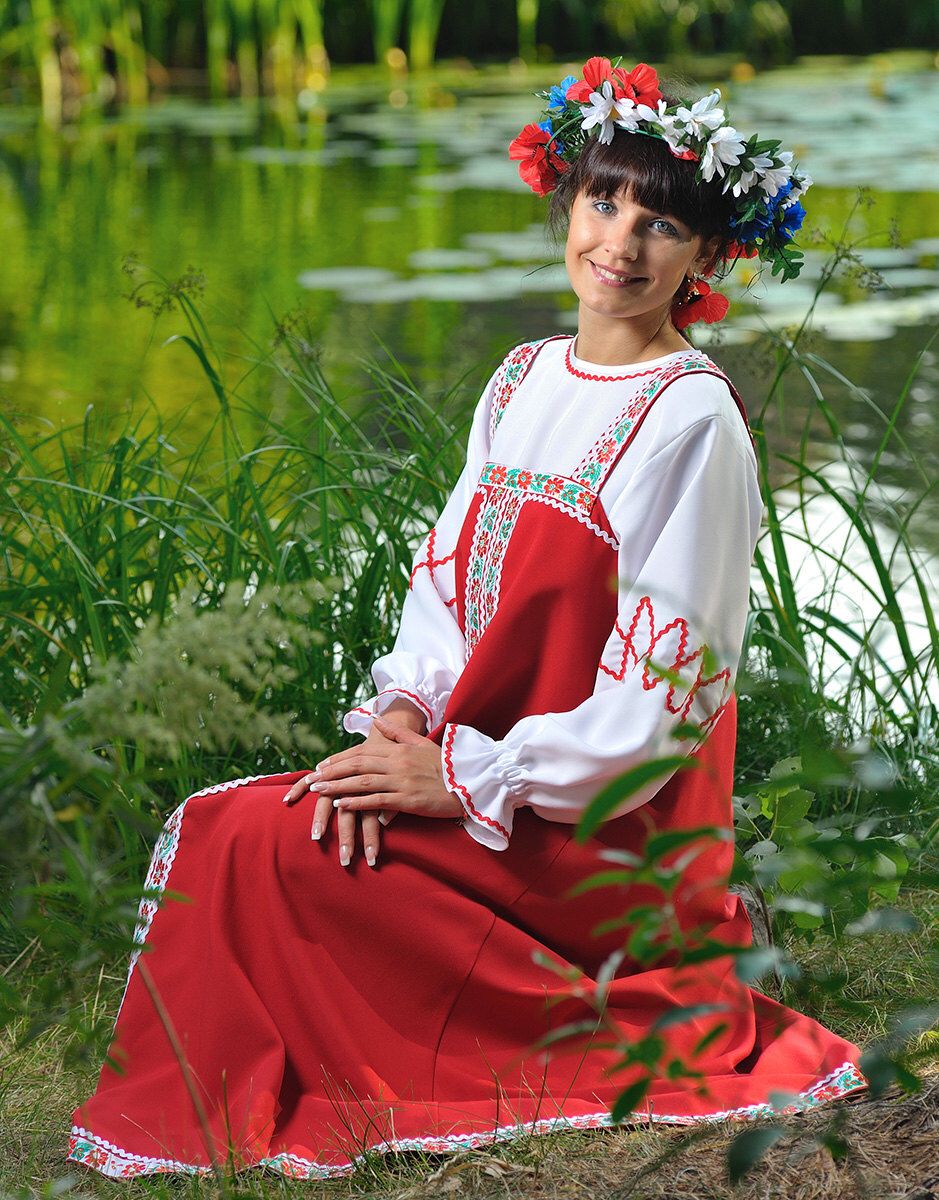 Beautiful girl Girls in Slavic costumes in Wuhu