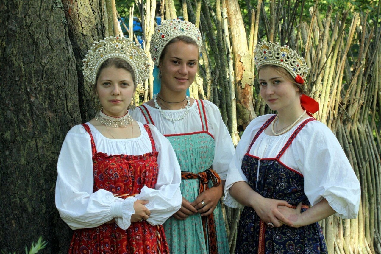 Sexy model Girls in Slavic costumes in Wuhu